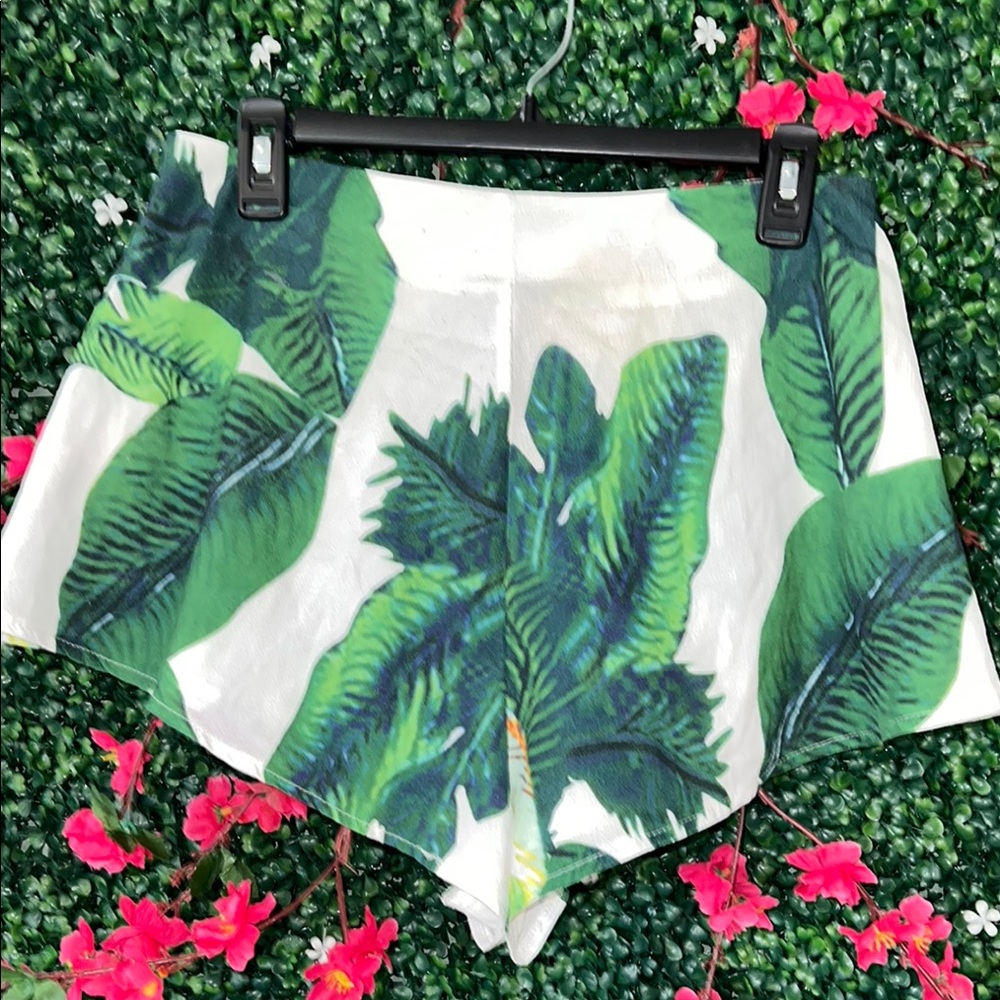 Tropical Leaf Print Women's Shorts